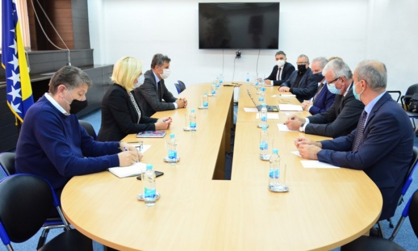 Delegacija SBK na sastanku sa Fadilom Novalićem i Editom Đapo